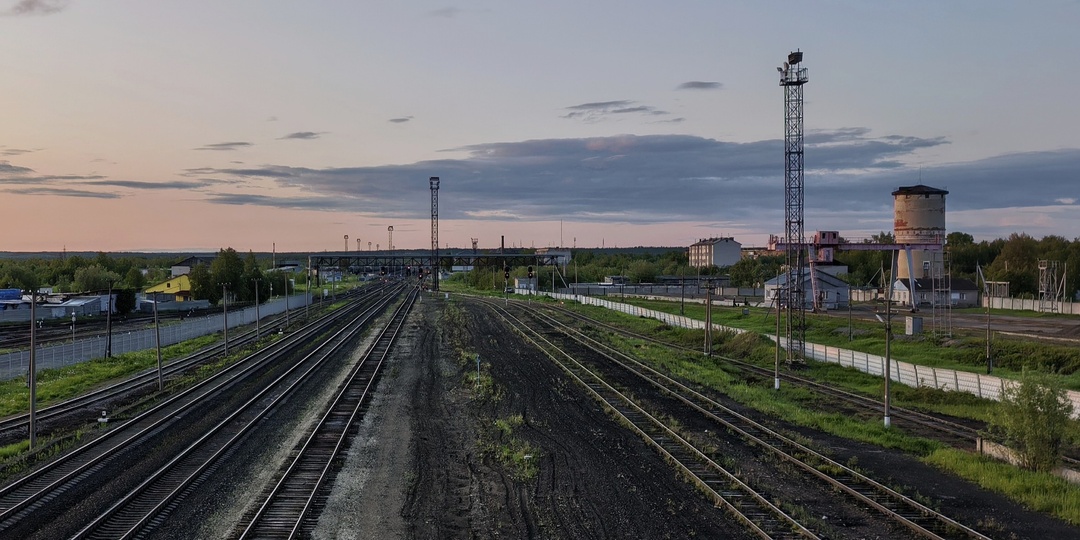 Тишина вечерней Печоры. Железнодорожная часть небольшого города в Республике Коми