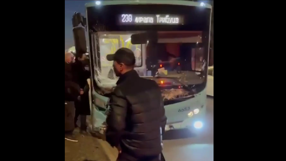    Автобус с потерявшим сознание водителем спровоцировал ДТП в Петербурге Автор фото: 78.ru