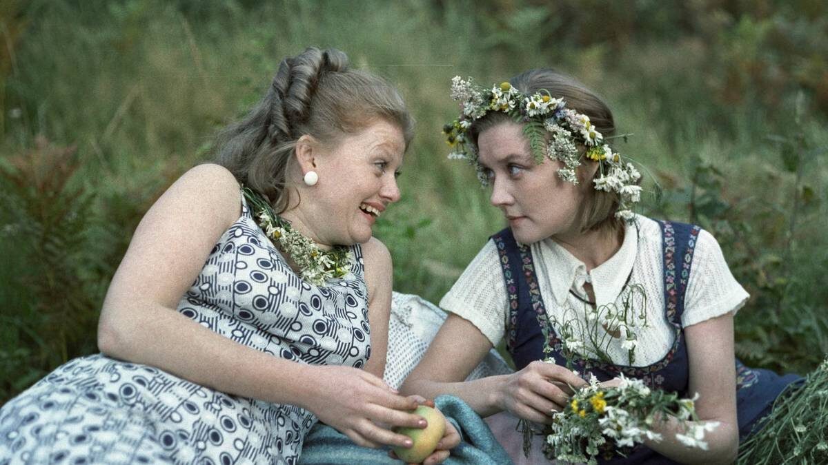    Кадр из фильма режиссера Владимира Меньшова «Москва слезам не верит». Актриса Вера Алентова в роли Катерины Тихомировой, актриса Ирина Муравьева в роли Людмилы Свиридовой. Неразлучные подруги прошли вместе огонь, воду и медные трубы. Существует ли дружба на всю жизнь, как в прежние времена? / Фото: РИА Новости