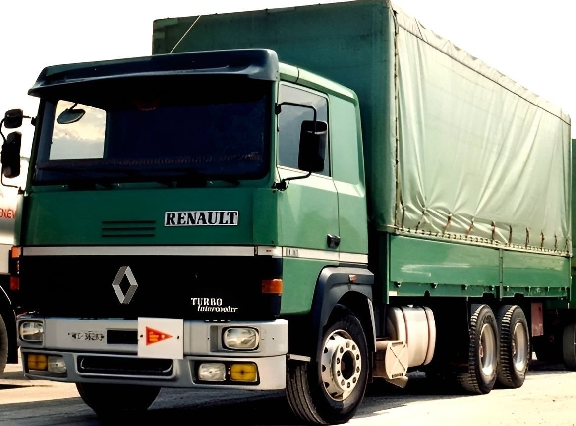 Общий вид бортовой модификации RENAULT MAJOR 6x4. 