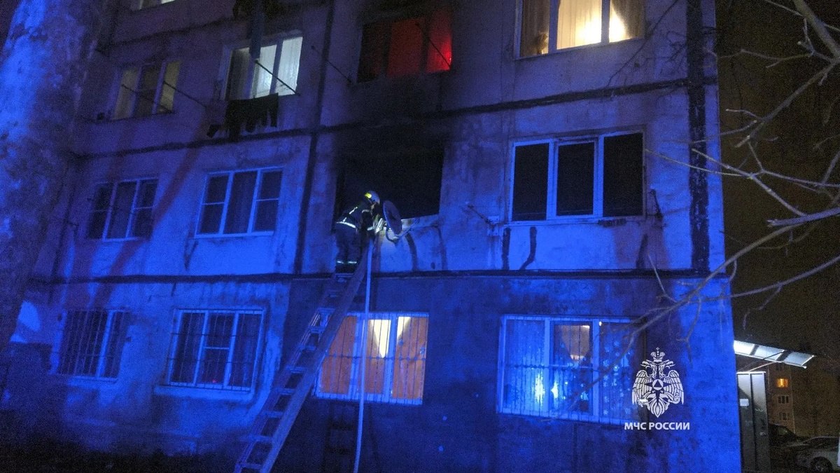    Два человека погибли в результате пожара в многоквартирном доме Черкесска