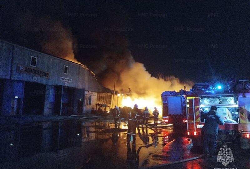 Склад загорелся в Сормовском районе Нижнего Новгорода