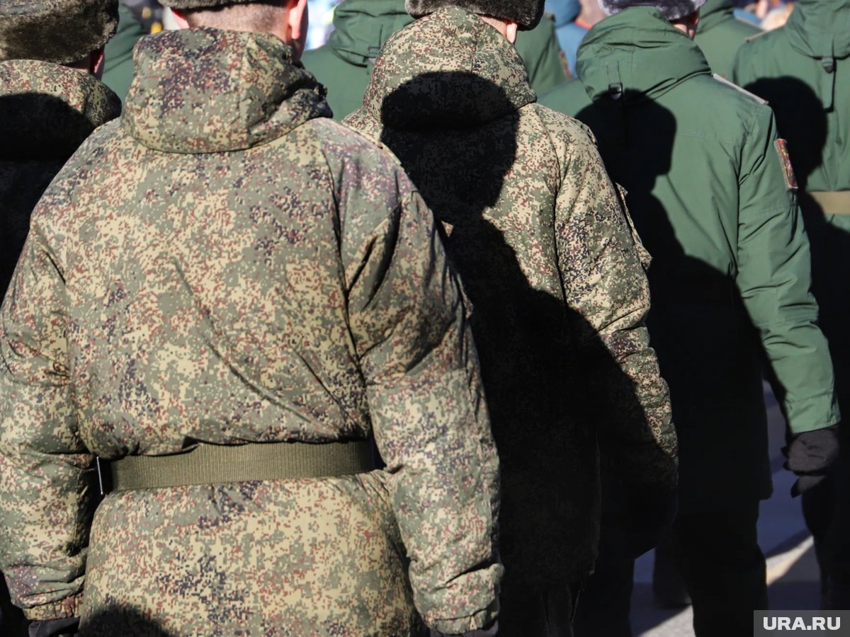    Швыткин окончил военно-политическое общевойсковое училище имени 60-летия Великого Октября