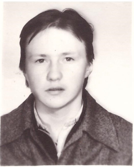 Где мои семнадцать лет на визе и сортировке. Где мой старенький kастет... Фото автора. 17 лет. 1983 год. Фото для военкомата.