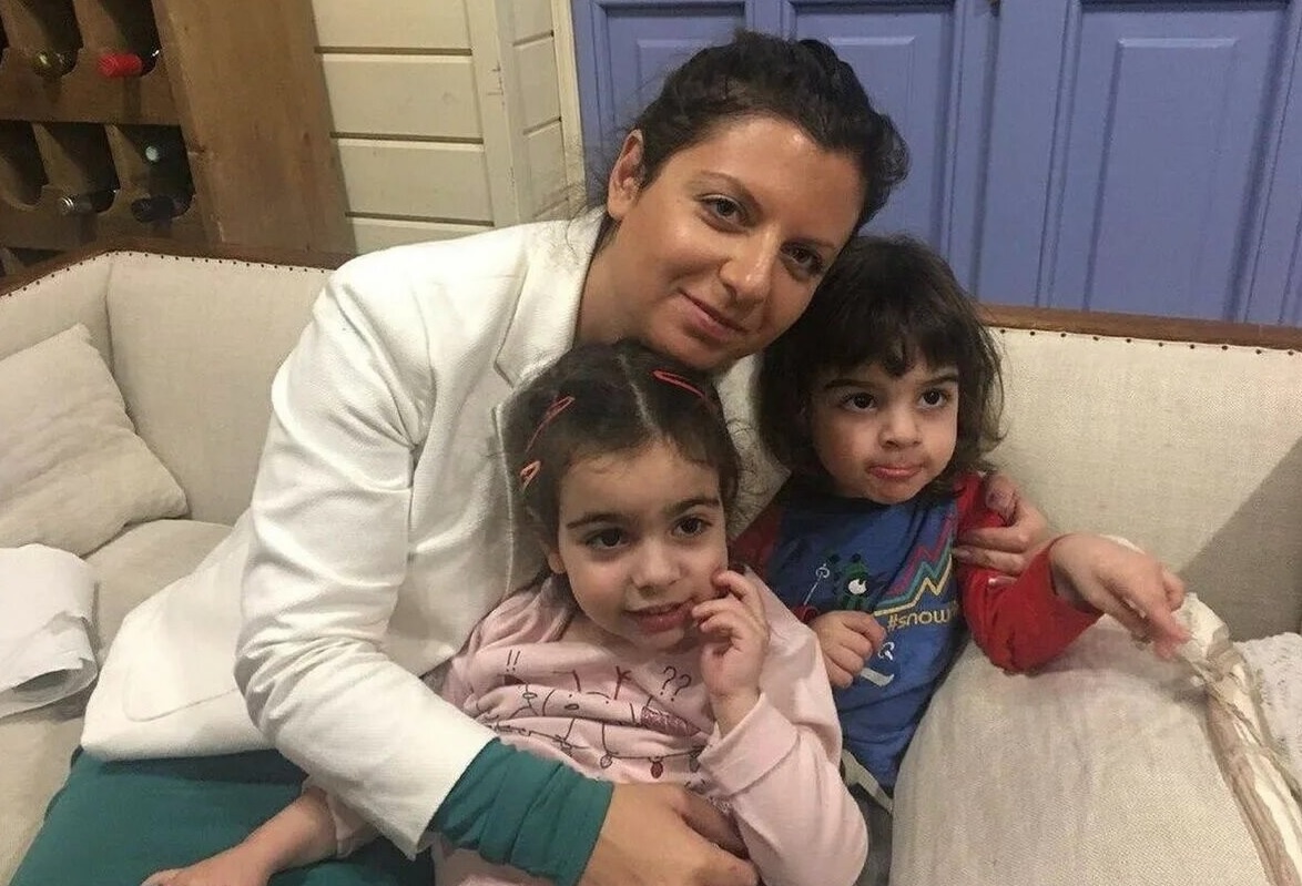 Маргарита Симоньян с детьми