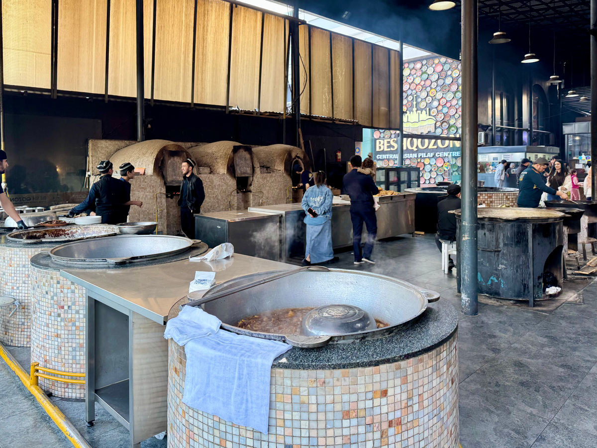 Центр плова Beshqozon в Ташкенте 