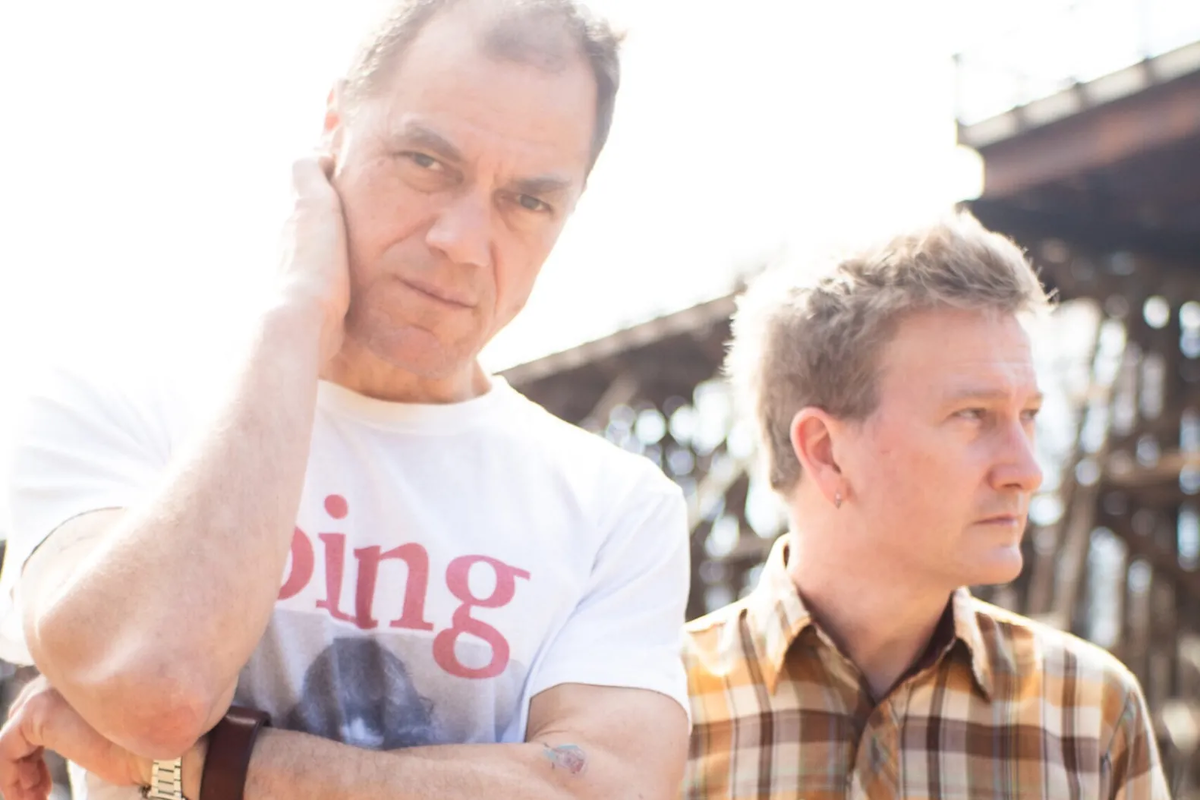 Майкл Шэннон и Джейсон Нардьюси поддерживают жизнь песен REM на сцене, иногда с участием самих REM. Фото: Кристи Буш