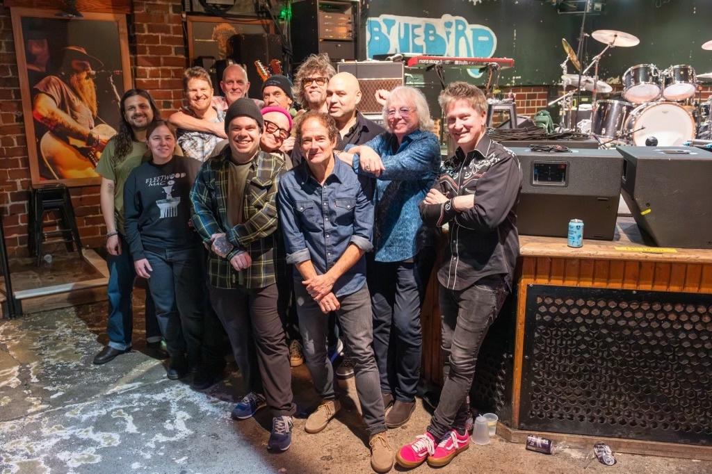 Майкл Шэннон, Джейсон Нардучи и их друзья выступили в клубе Brooklyn Steel в рамках турне, посвященного 40-летию альбома R.E.M. «Lifes Rich Pageant», и на этот раз в состав «& friends» неожиданно вошел Майкл Стайп, который присоединился к ним во время исполнения песен «These Days» и «The Great Beyond»