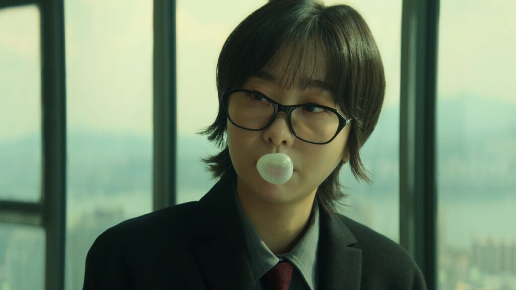 Она - Юн Э-на.