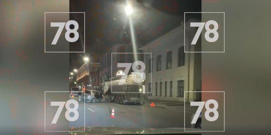 В массовой аварии на Стачек загорелась иномарка