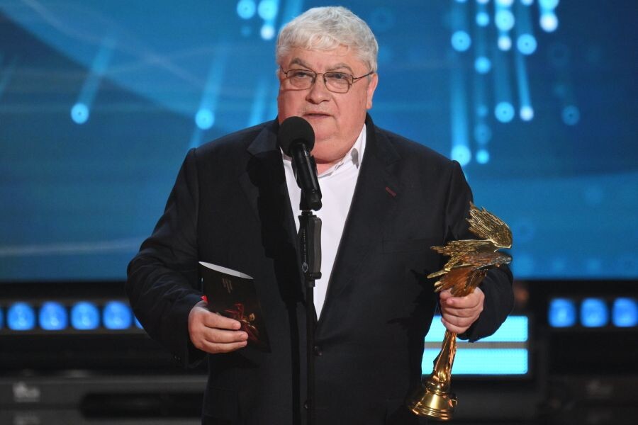   Режиссер фильма «Ветер» Сергей Члиянц на церемонии награждения в театре Моссовета в Москве / Источник: © Владимир Астапкович/РИА Новости