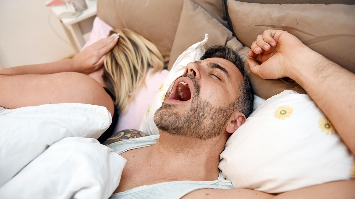    Мужчина спит храп сон ГЛП