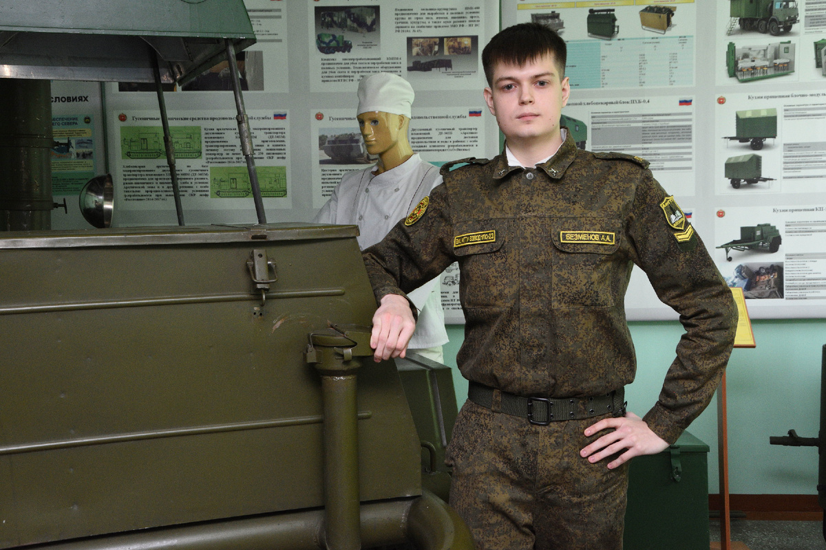 Арсений Безменов