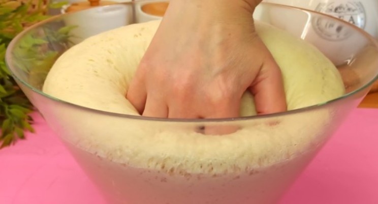 Все, кого угощаю этими пирогами, не верят, что они из такого простого теста.