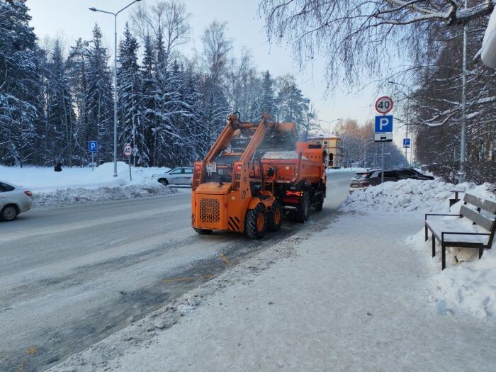 Основные проблемы с вывозом снега назвали в Советском районе