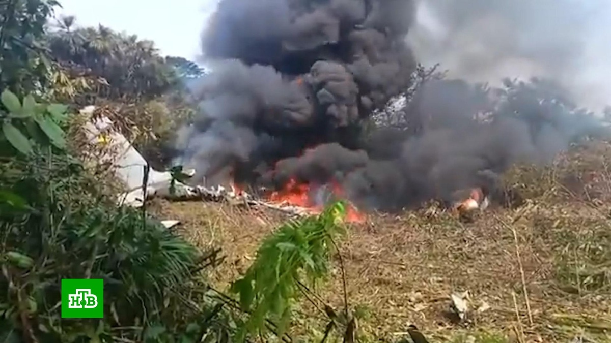    Опубликованы кадры крушения самолета в Колумбии