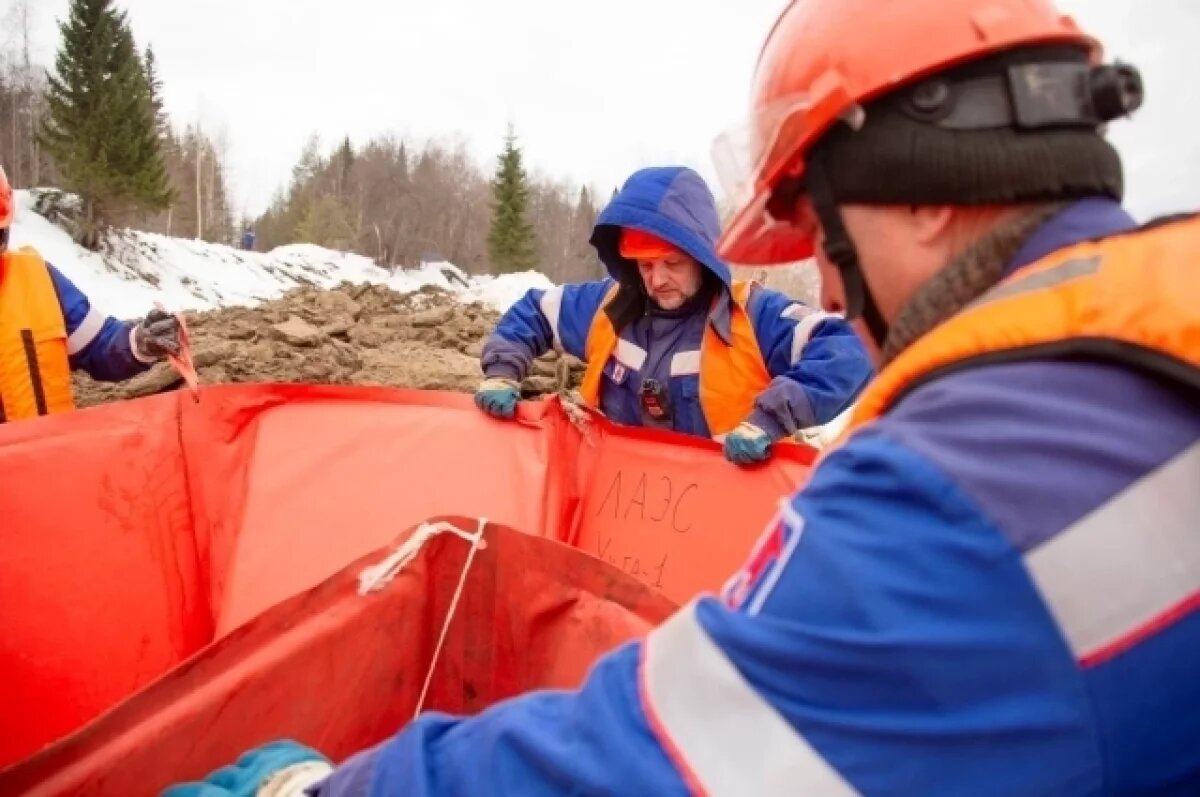    Нефтепроводчики провели учения на реках Коми и Вологодской области