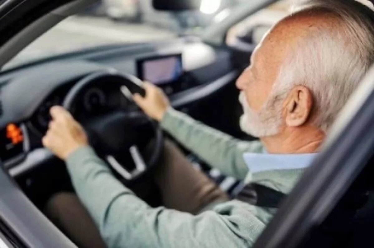    Юрист Алешкин: за мойку авто во дворе могут оштрафовать на 250 тысяч рублей