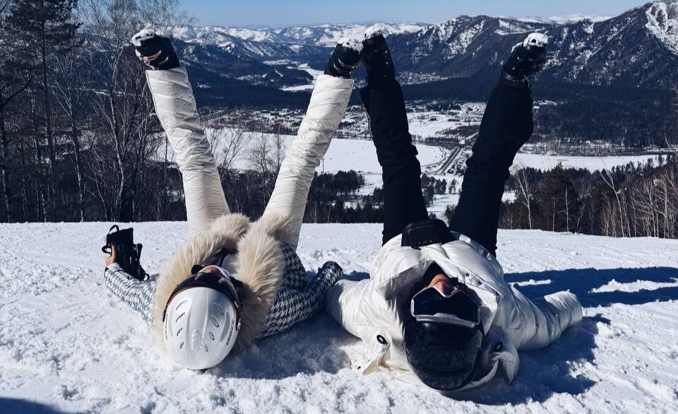    Татьяна Навка и певица Жасмин в Республике Алтай. Источник: t.me/singer_JASMIN