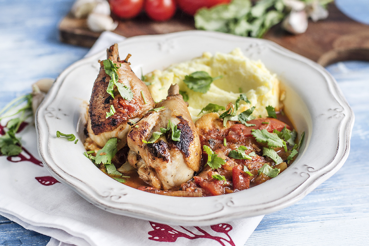 Чахохбили — цыплёнок по-грузински, тушённый с томатами и луком