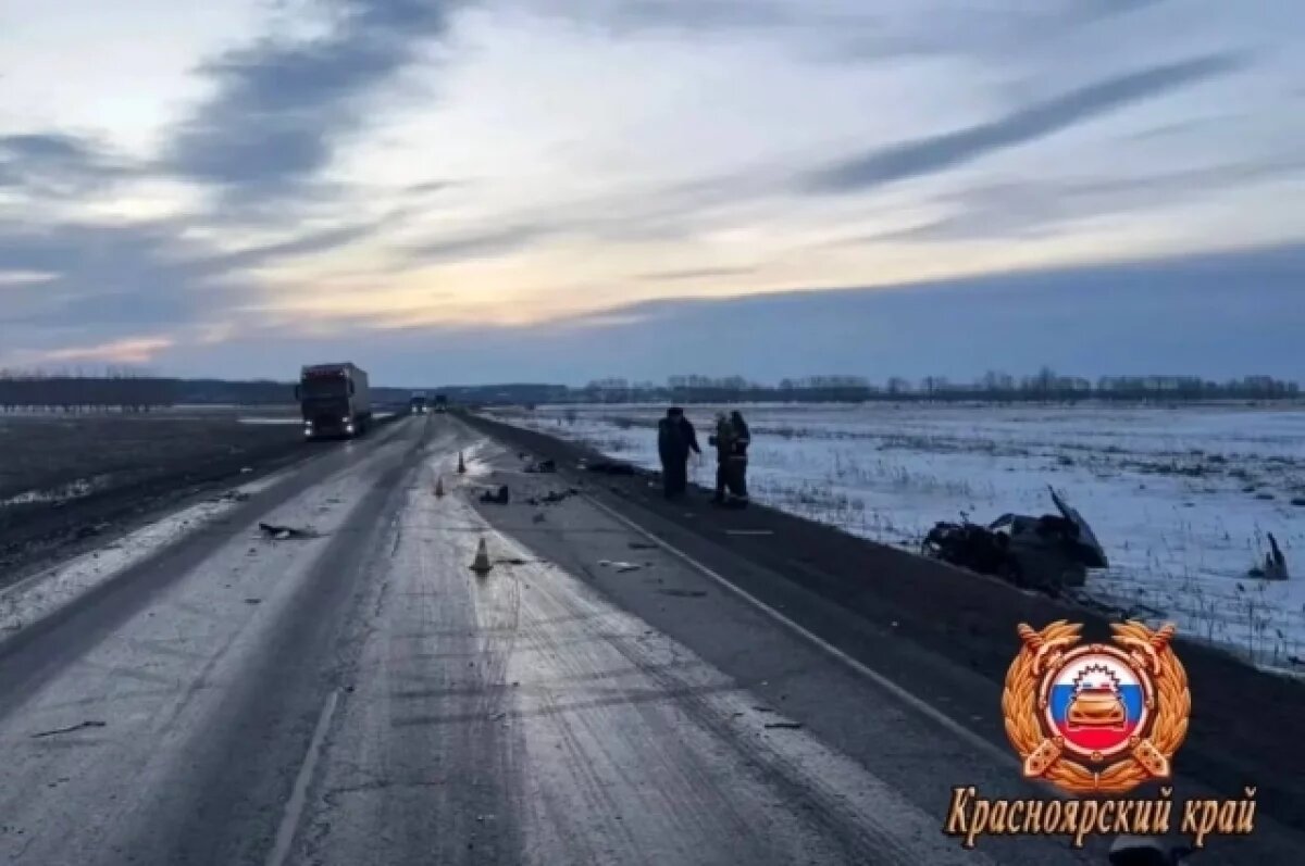    Водитель и пассажирка кроссовера скончались до приезда скорой помощи.