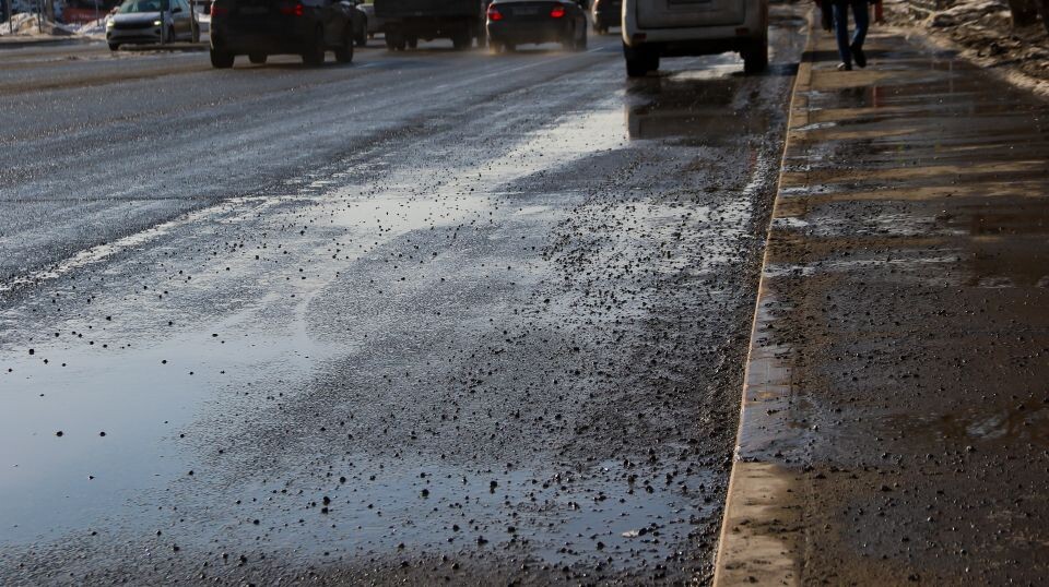    Павловский тракт между улицами Малахова и Георгиева. Источник: Виталий Барабаш/"Толк"