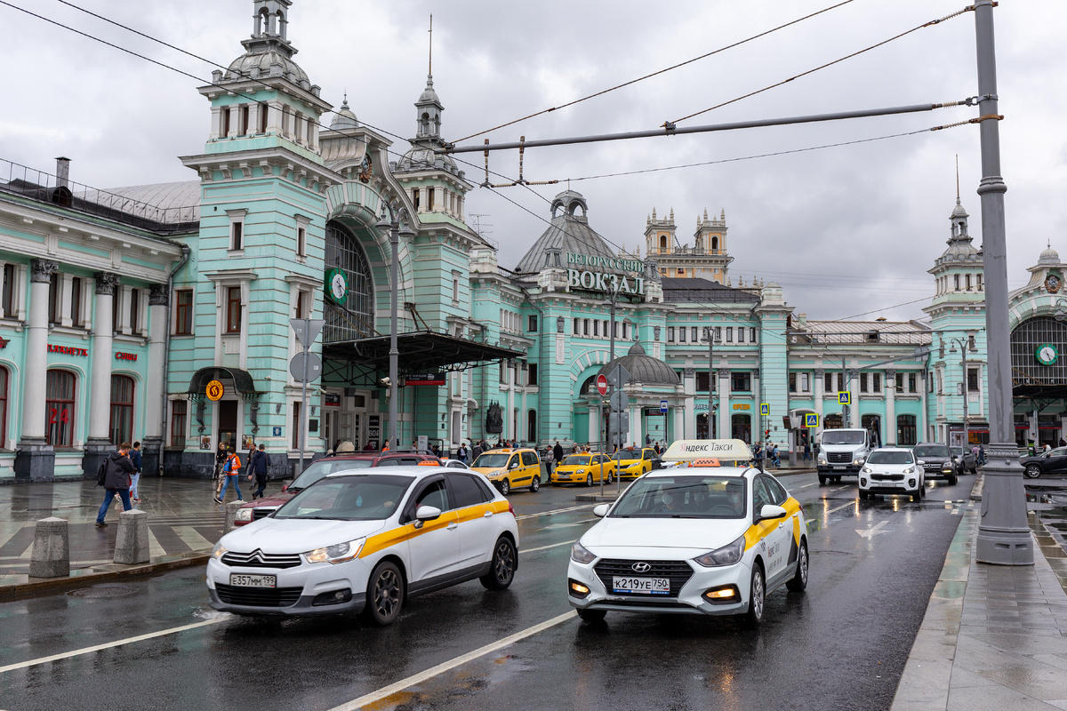    Москва Белорусский вокзал такси транспорт РЖД поезд пассажир