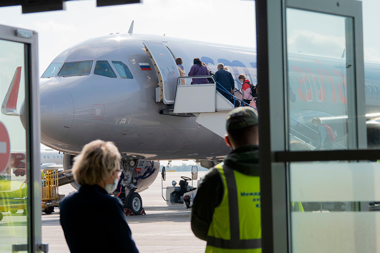    «Фактически мы лишились уже состоявшихся профессионалов, которых было достаточно тяжело переманить. При этом «утечка мозгов» из России, равно как и вербовка наших студентов, аспирантов и ученых в страны ЕС и США, происходит по-прежнему».   
Фото: «БИЗНЕС Online»