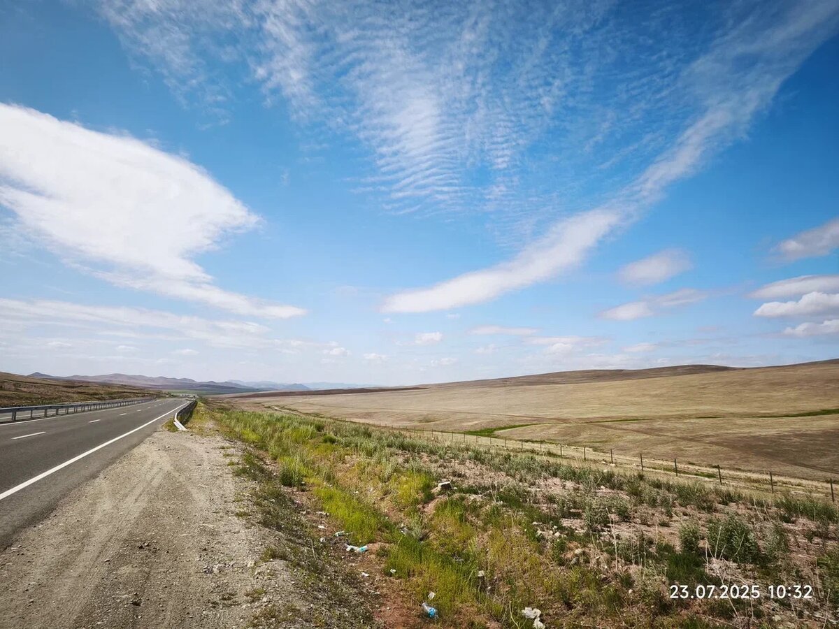 Небольшой привал. Попить воды и сверить маршруты в навигаторах.