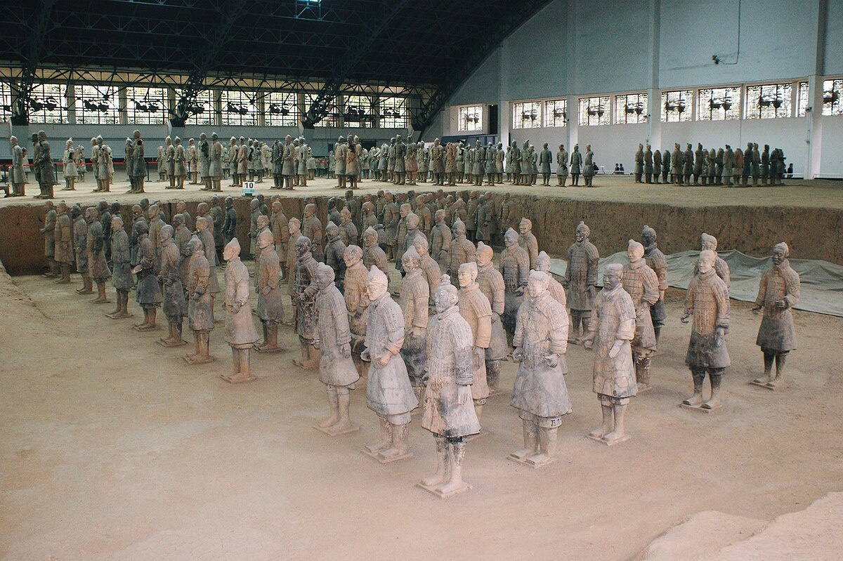 Терракотовая армия — это 5A объект, потому что это уникальный археологический памятник мирового уровня, входящий в список ЮНЕСКО, с огромной исторической ценностью, масштабом и развитой туристической инфраструктурой.