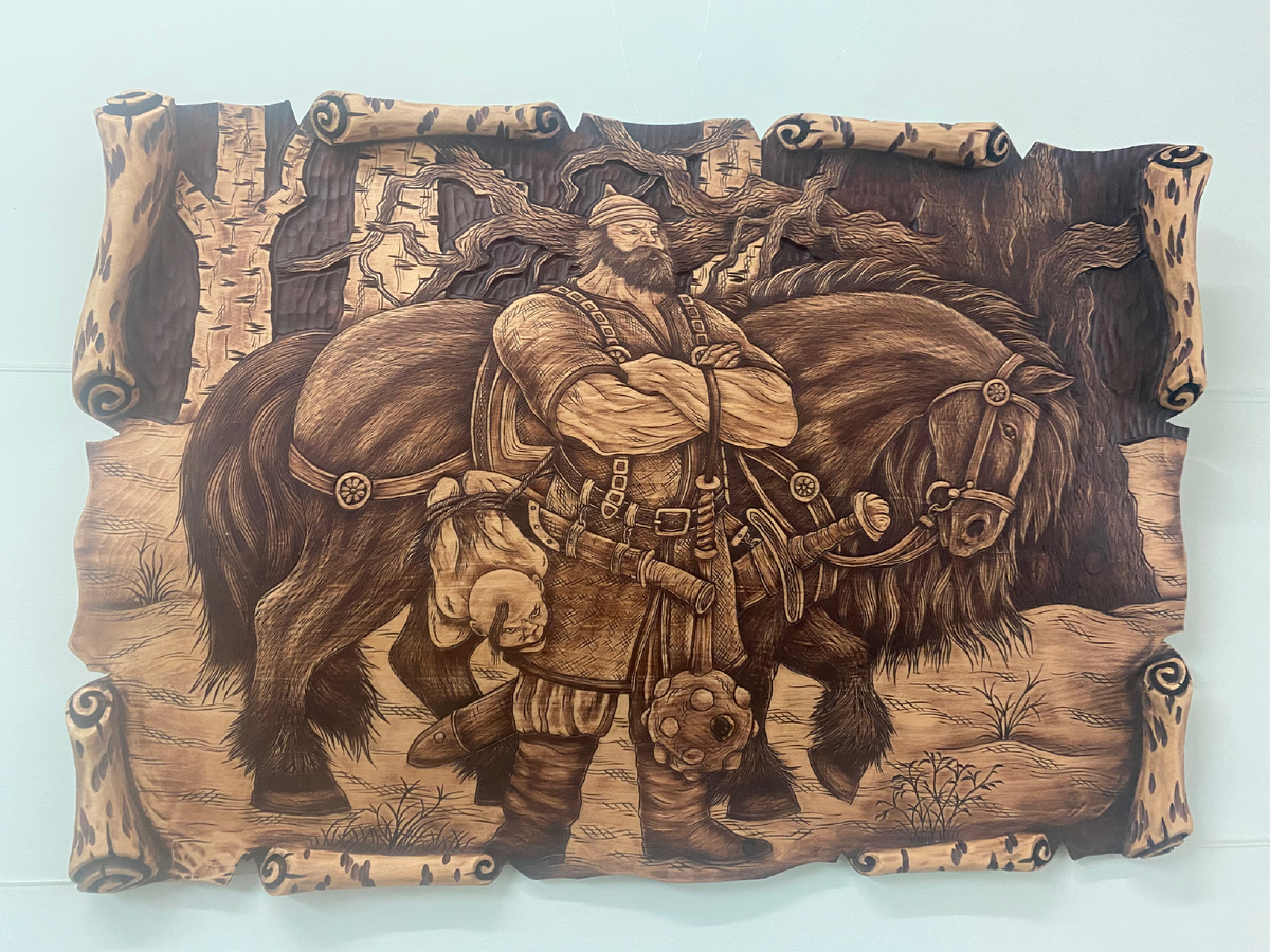 Дразнятся медведем понарошку. Работа Алтайского резчика по дереву Олега Гладкова. Скоро оформлю материал с выставки. 