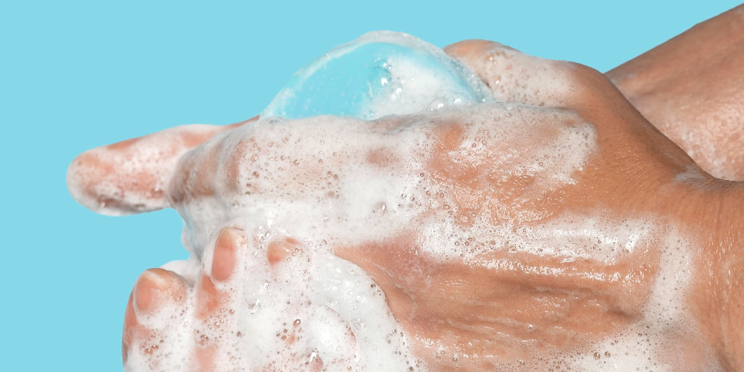 "Тёр мочалкой интимные места и залезал под одеяло": в Москве отправили под суд педофила, который год растлевал своих падчериц