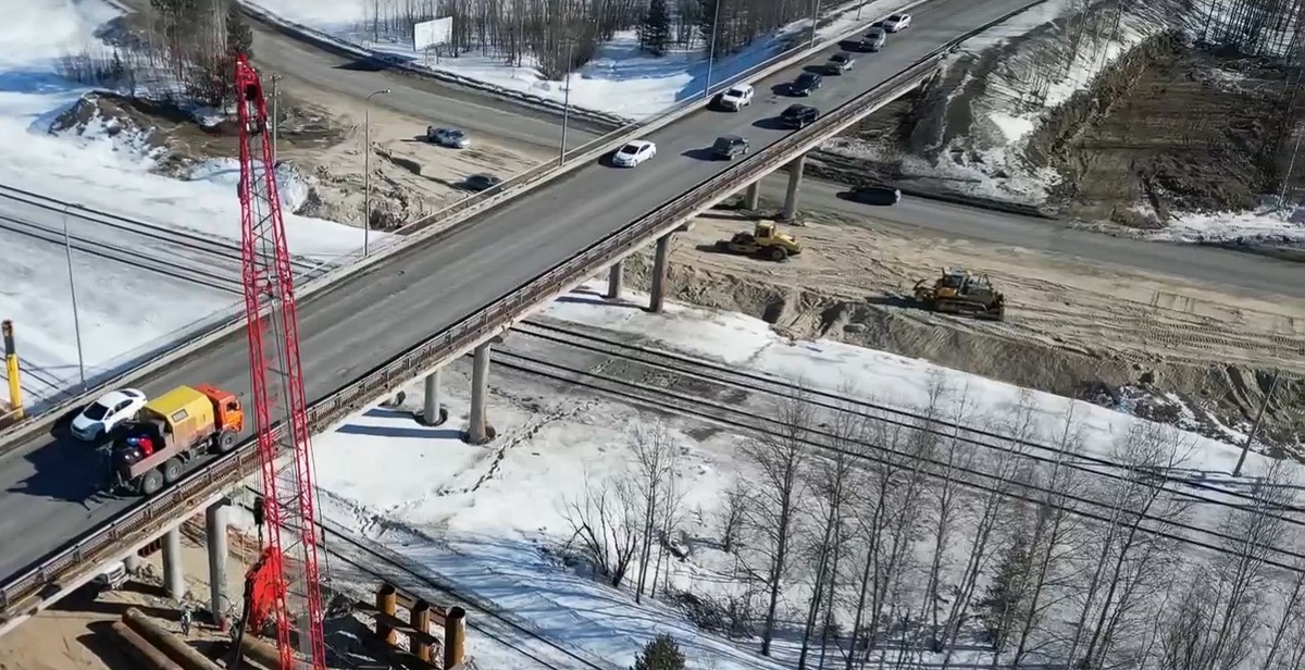    В Пыть-Яхе ведутся масштабные работы по строительству временного путепровода