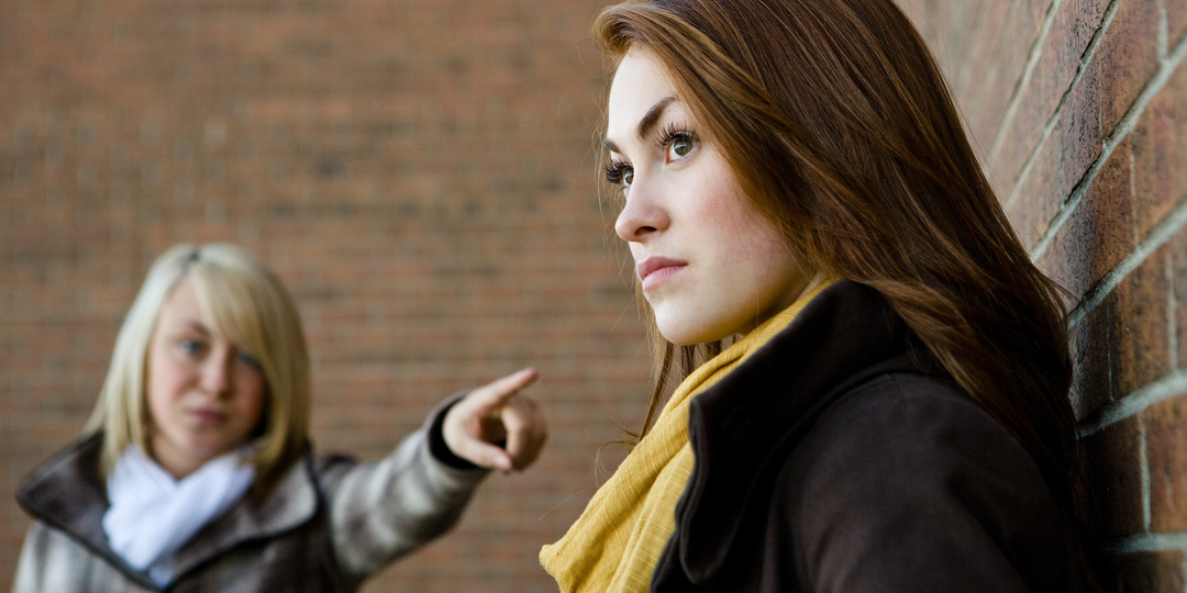 оставь моего мужа в покое.