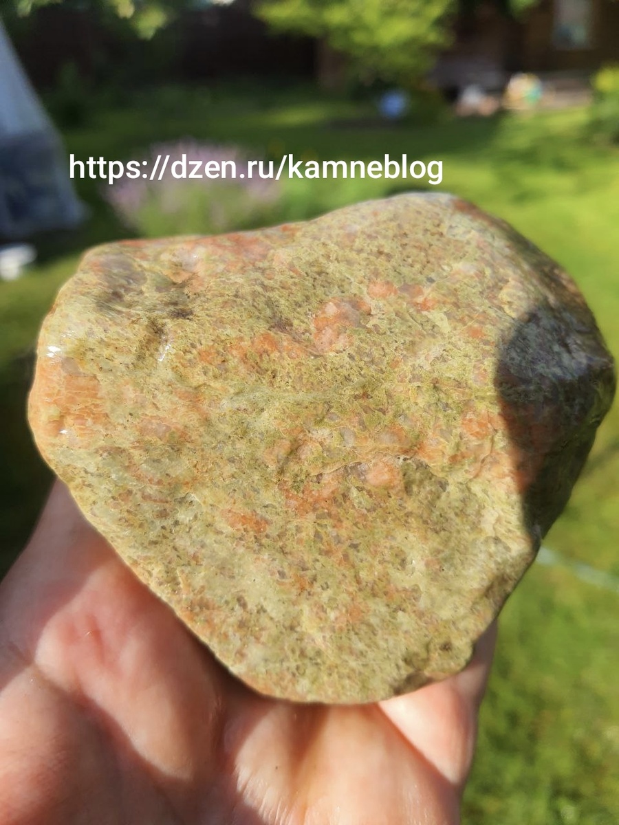 Унакит из подмосковной морены