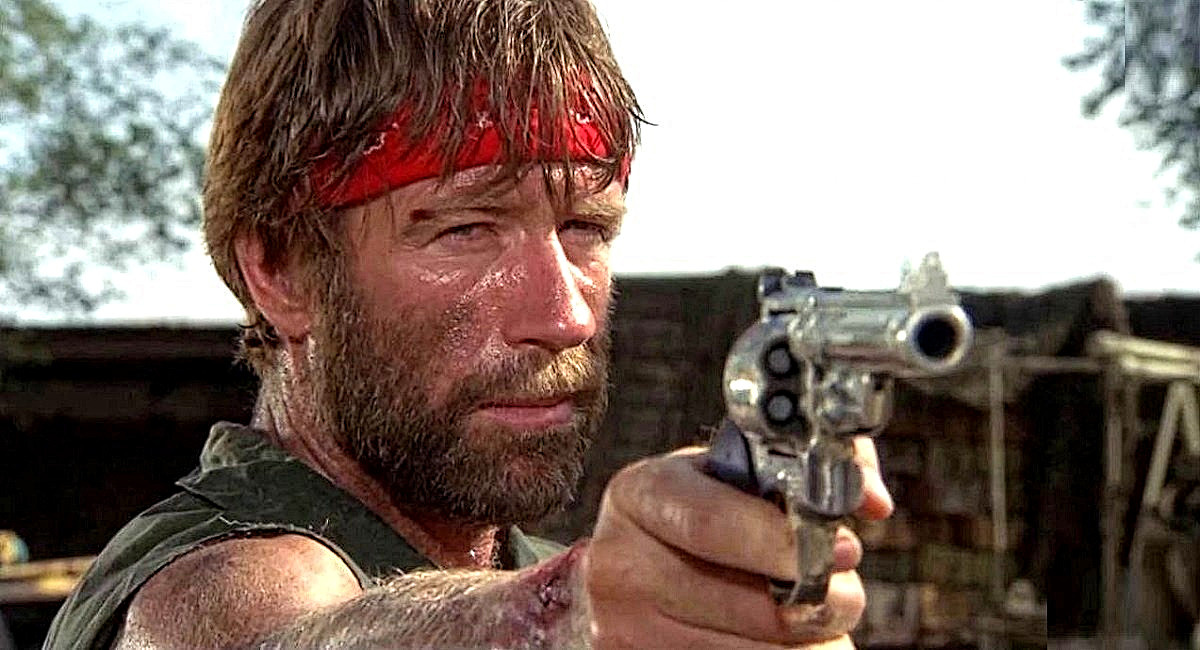 Сегодня техасский рейнджер Маккуэйд - просто сама гуманность. А мог ведь и ногой в "бубен" зарядить...