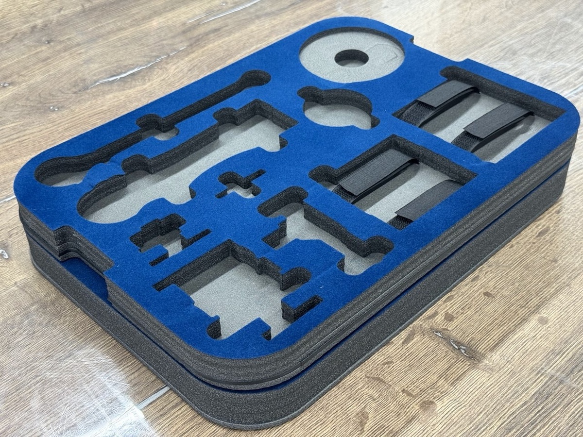 Комбинированный двухярусный ложемент из ППЭ с покрытием из флока для измерительного оборудования