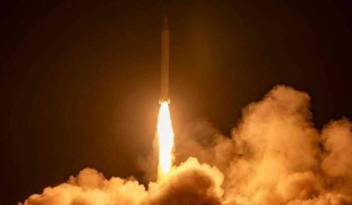     Ракета. Источник: Tasnim News Agency Автор фото: CC BY 4.0 / Iranian missile (cropped)