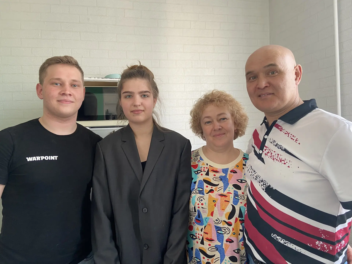 Наш младший сын Тимур в МГУ подружился с однокурсницей Сашей, замечательной и разносторонней девочкой. Именно они меня сподвигли к тому, чтобы обратиться к своей актуальности и современности.