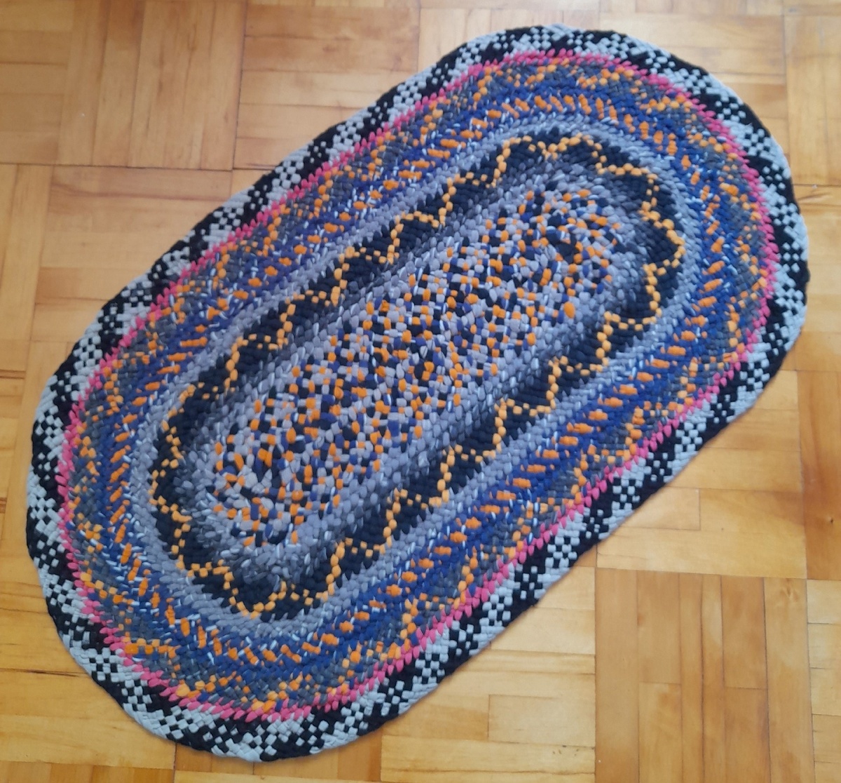 Овальный коврик на кухню.