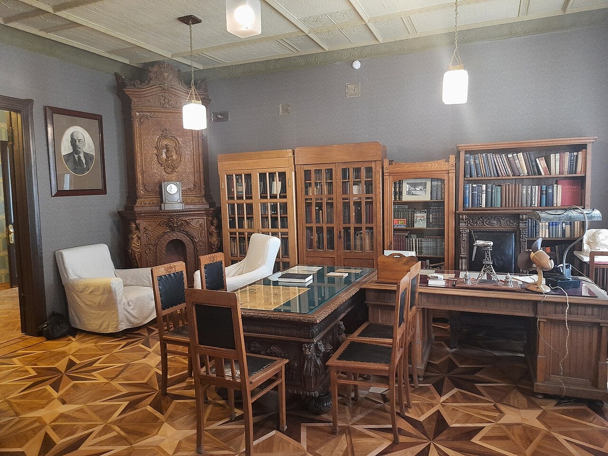 Музей-квартира Г. М. Кржижановского.