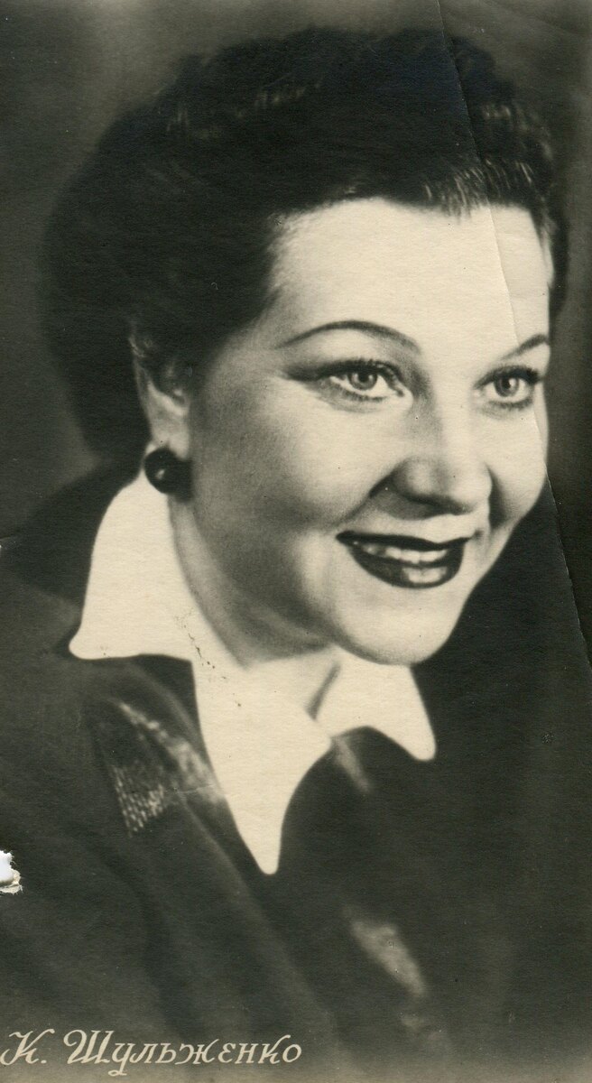    Отец будущей звезды Иван Шульженко любил петь и решил, что дочь должна заниматься вокалом. Однако педагог объяснил, что у Клавдии выдающиеся природные данные и учиться ей нечему / Legion-Media / Rare Book