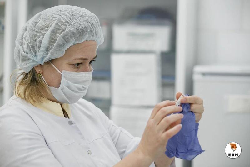    ЕАН. Медик в маске