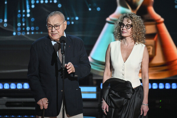 Режиссер Андрей Кончаловский и его супруга, актриса Юлия Высоцкая / Владимир Астапкович/РИА Новости   📷