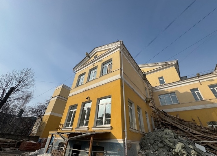 В Курске вступил в активную фазу ремонт роддома на улице Ленина