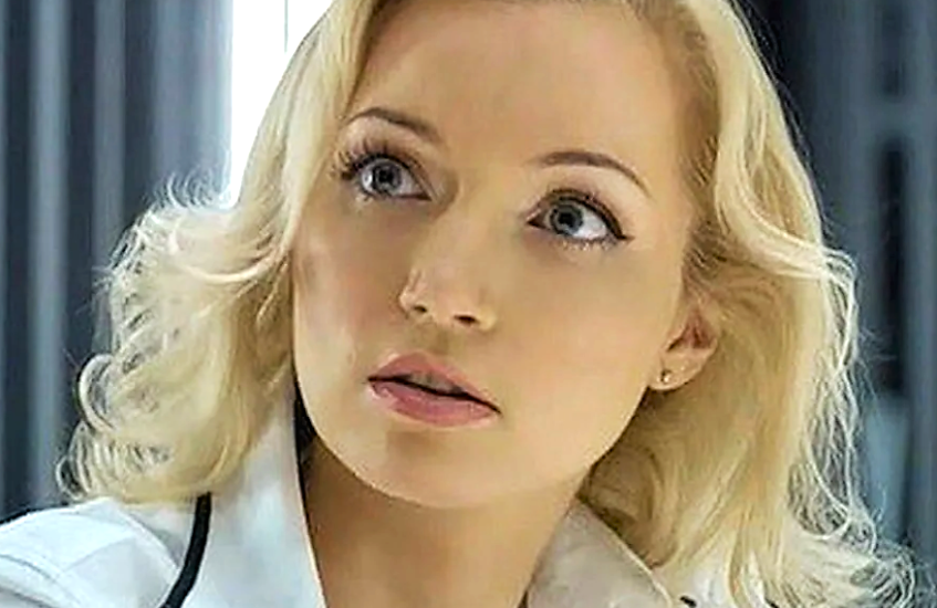 на фото Анастасия Гулимова