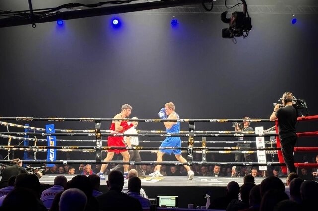    На ринге Кубка России по боксу Дмитрий Карманов и Михаил Усов Фото: АиФ в Самаре