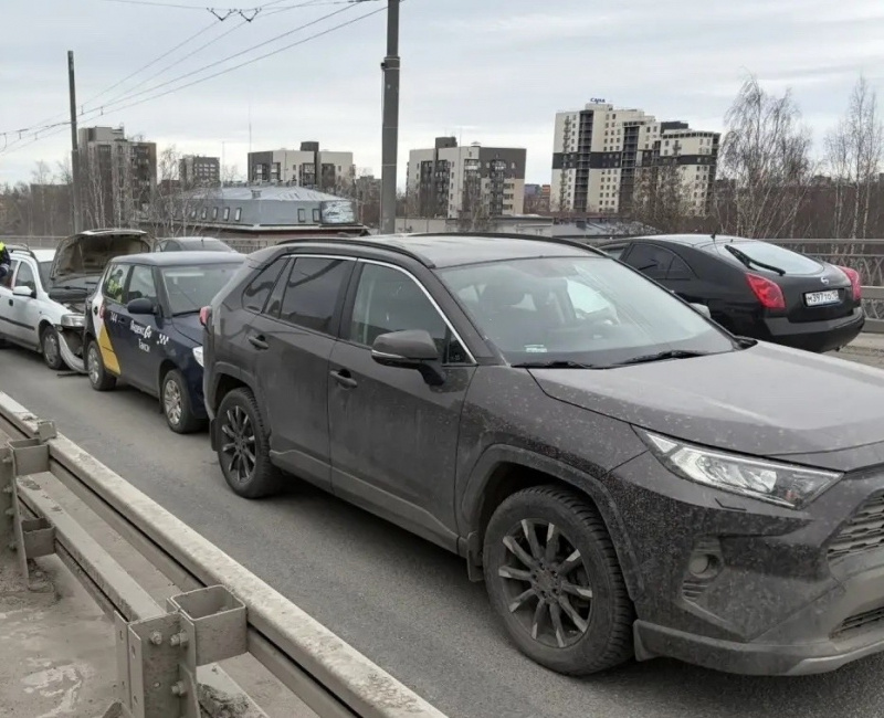    «Паровозик» из четырех иномарок собрался в ПетрозаводскеГосавтоинспекция Петрозаводска