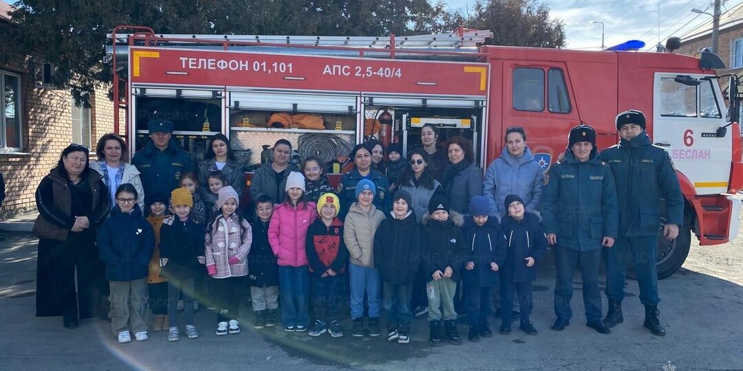 Сотрудники МЧС провели познавательную экскурсию для воспитанников детского сада