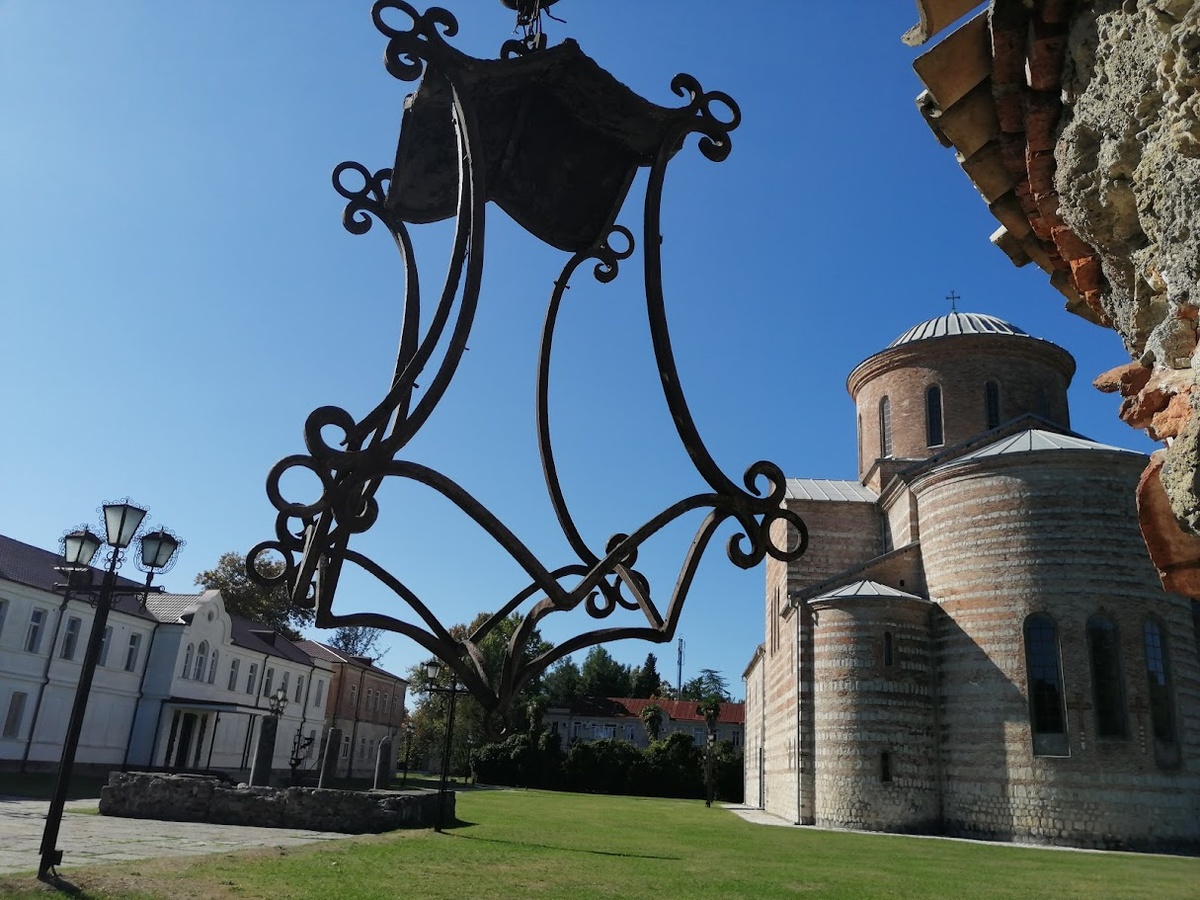 Патриарший собор в Пицунде (Абхазия). Фото автора